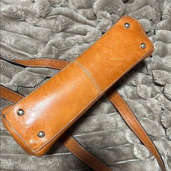 Fossil Tan Leather Shoulder Bag with Double Straps - Picture 5 of 13